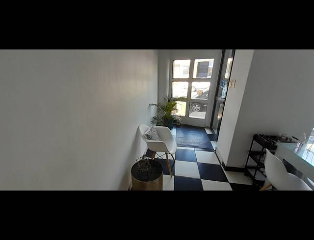 110M² OFFICE TO LET IN ESSENWOOD